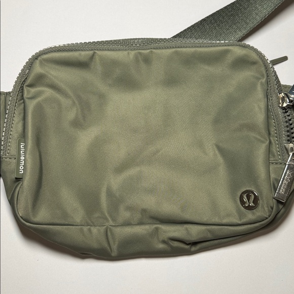 lululemon Everywhere Belt Bag LARGE 2 Liter Unisex - Picture 9 of 11